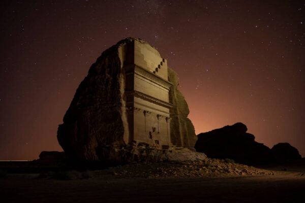 قصر الفريد الصور لثلاثة أماكن مشهورة في السعودية