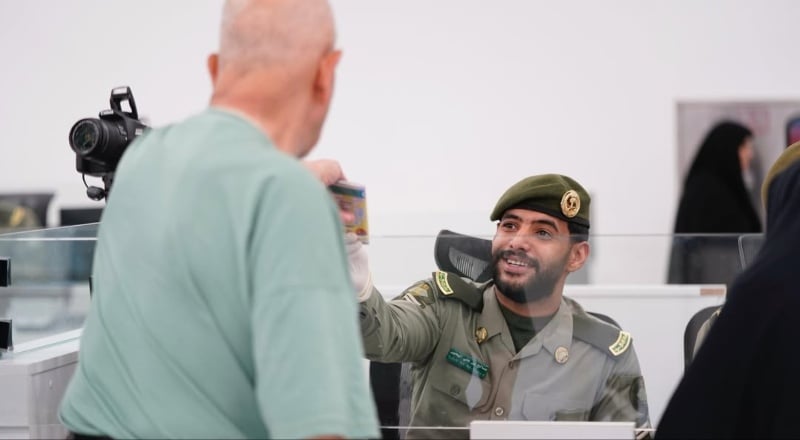 تمديد تأشيرات الزيارة المنتهية