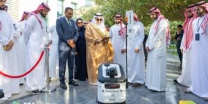 خدمة توصيل طعام ذاتية القيادة