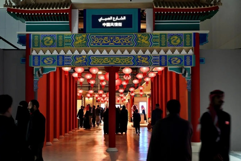 بين ثقافتين