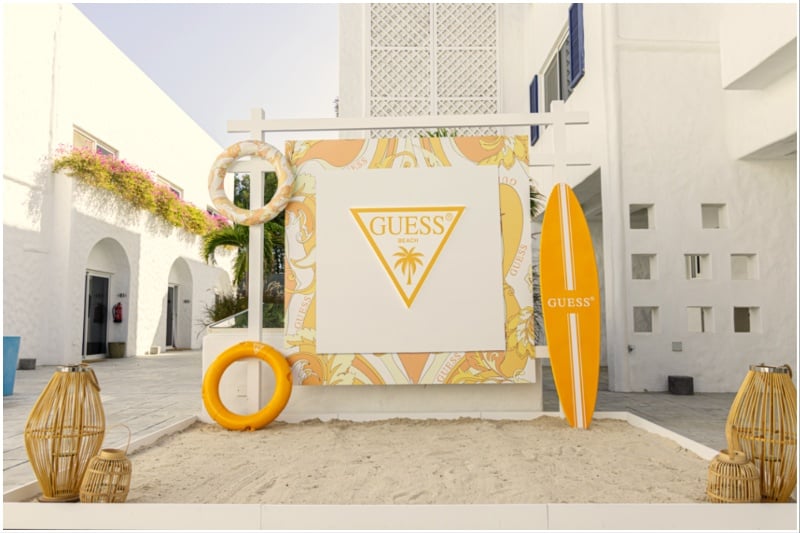GUESS x Oia