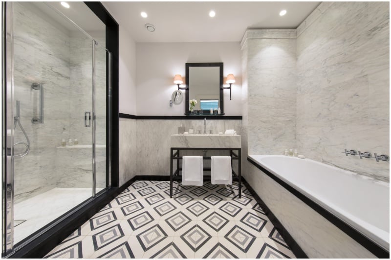 Hotel de la Ville bathroom