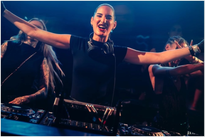 DJ Lilly Palmer
